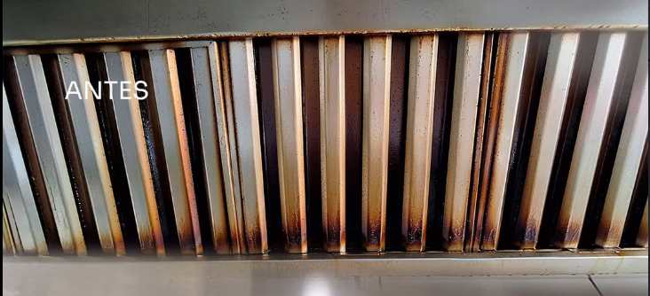 Coifa antes da limpeza profissional - exemplo 3